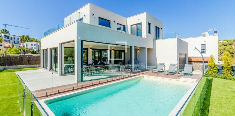 Villa in Sitges, Barcelona, Spanien 4 Schlafzimmer, 238 m2 Nr. 150955