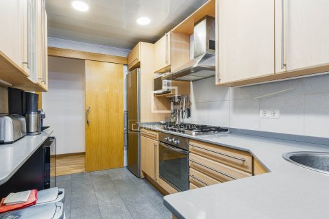 Huoneisto myytävänä Barcelona, Espanja, 3 makuuhuonetta, 100 m2 No. 150953 - kuva 18