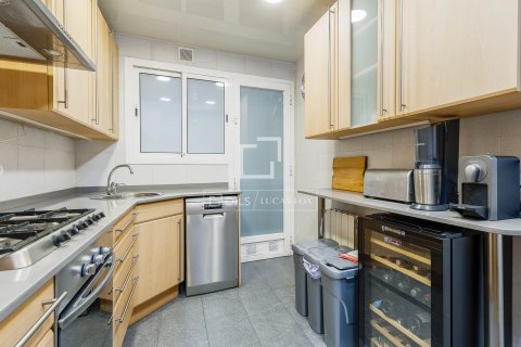 Huoneisto myytävänä Barcelona, Espanja, 3 makuuhuonetta, 100 m2 No. 150953 - kuva 17