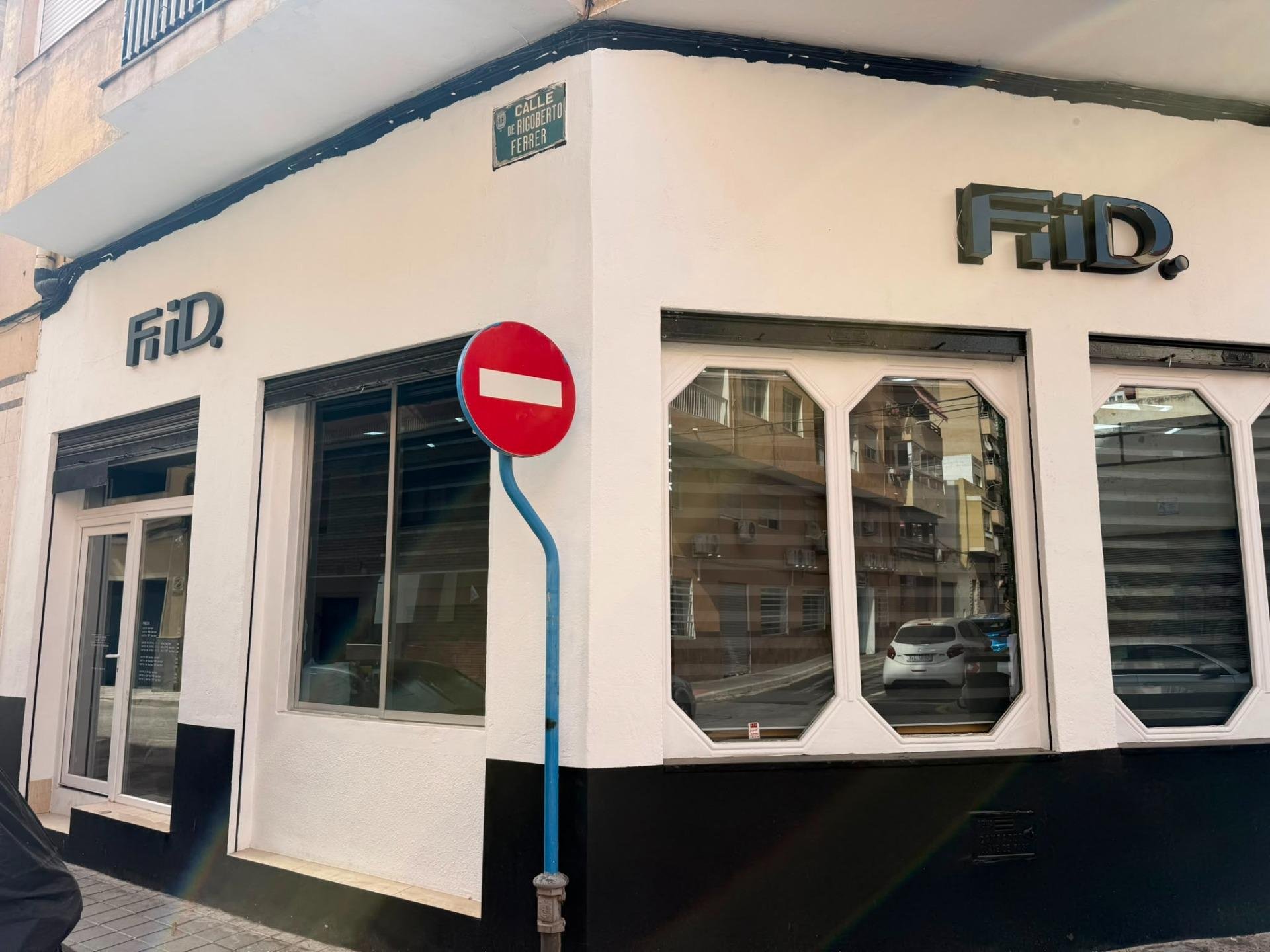 Propiedad comercial en Alicante, España 77 m2 No. 183103