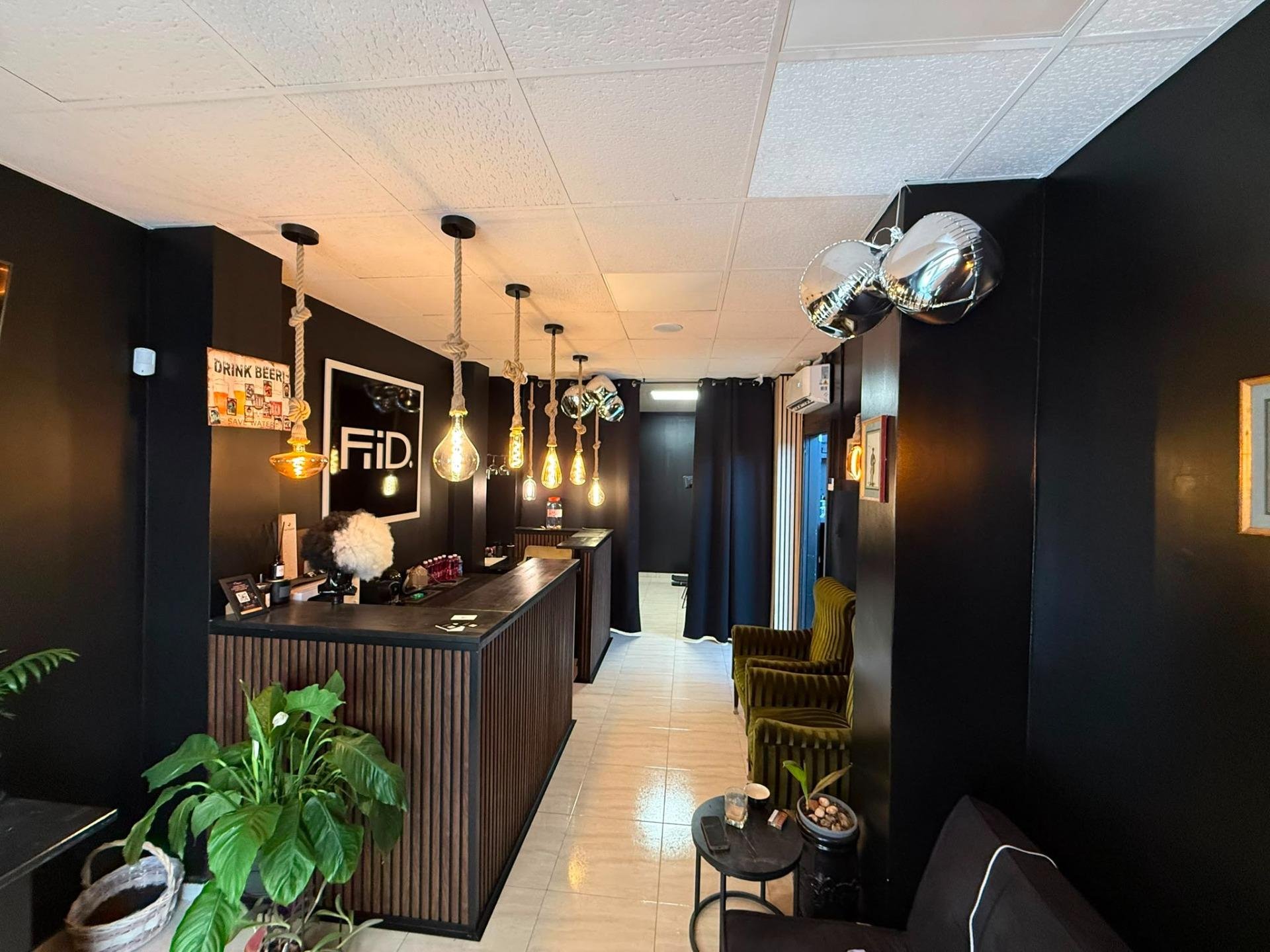 Propiedad comercial en Alicante, España 77 m2 No. 183103