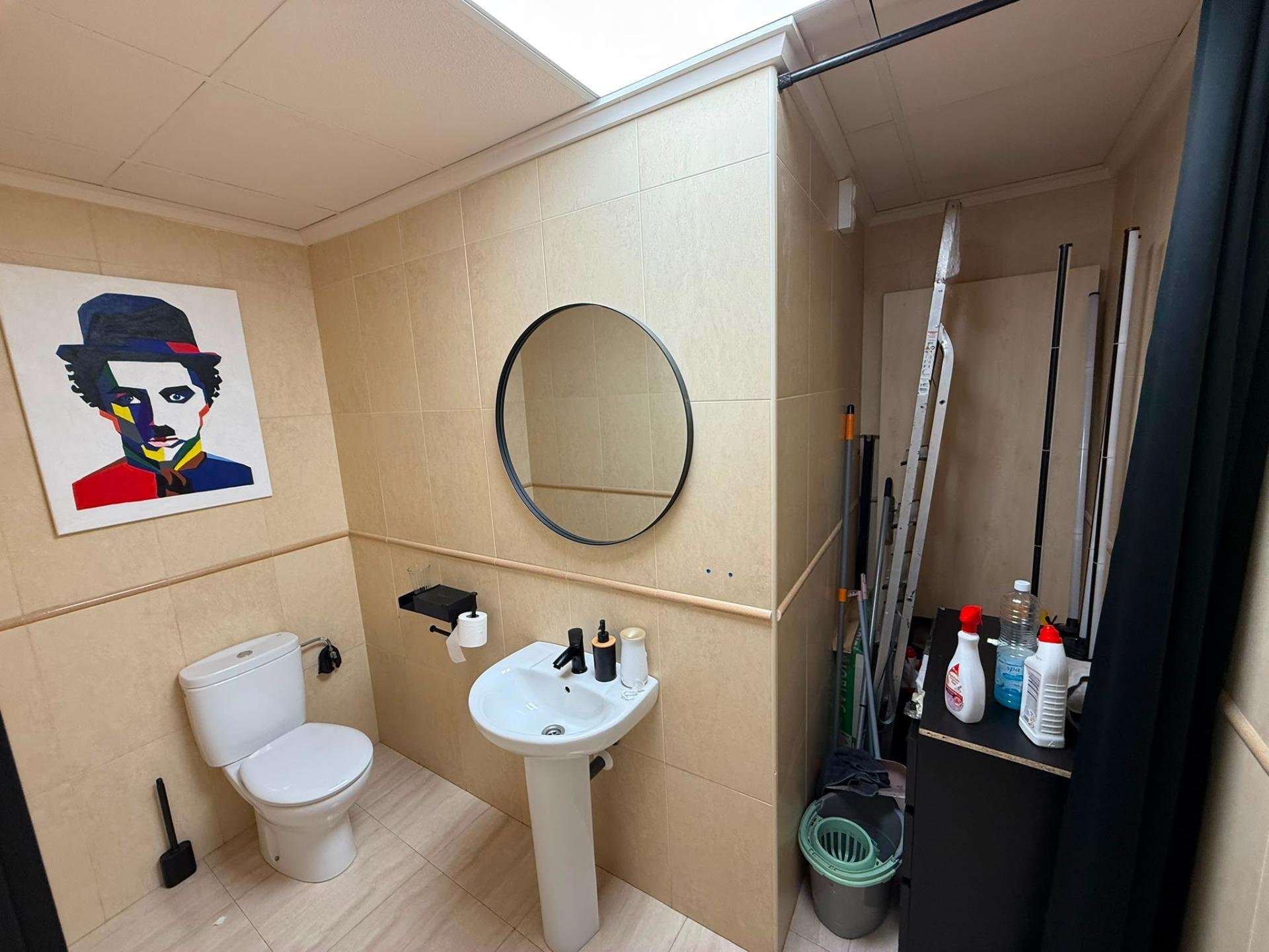 Propiedad comercial en Alicante, España 77 m2 No. 183103