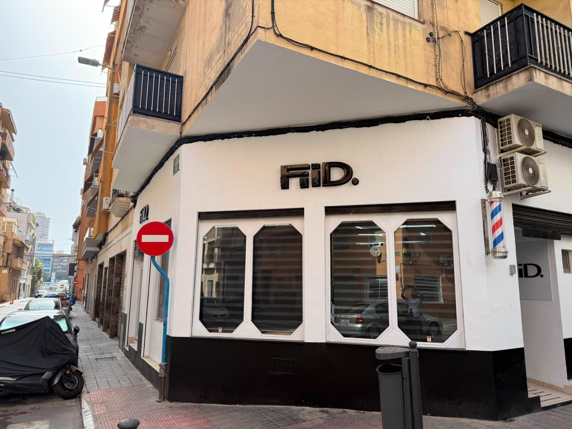 Propiedad comercial en Alicante, España 77 m2 No. 183103