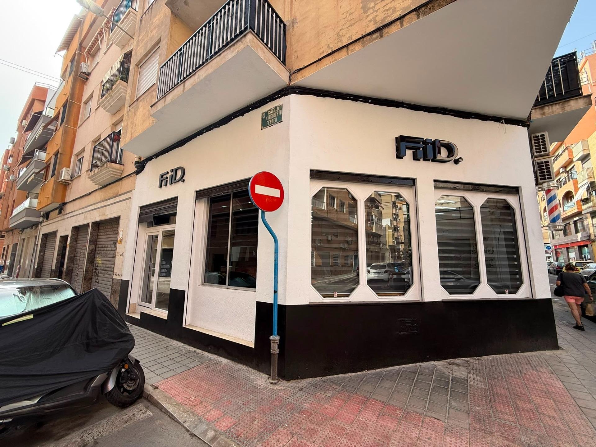 Propiedad comercial en Alicante, España 77 m2 No. 183103