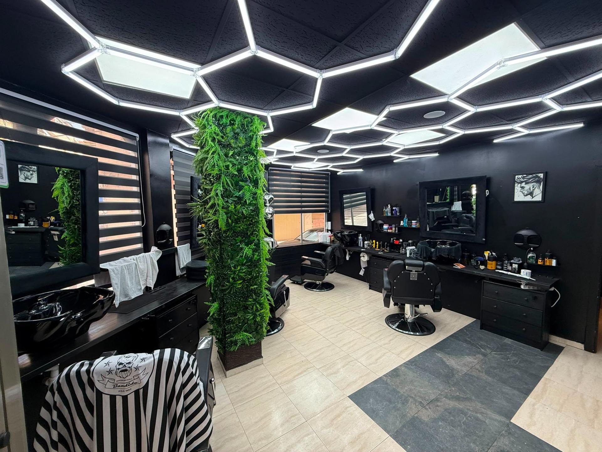 Propiedad comercial en Alicante, España 77 m2 No. 183103