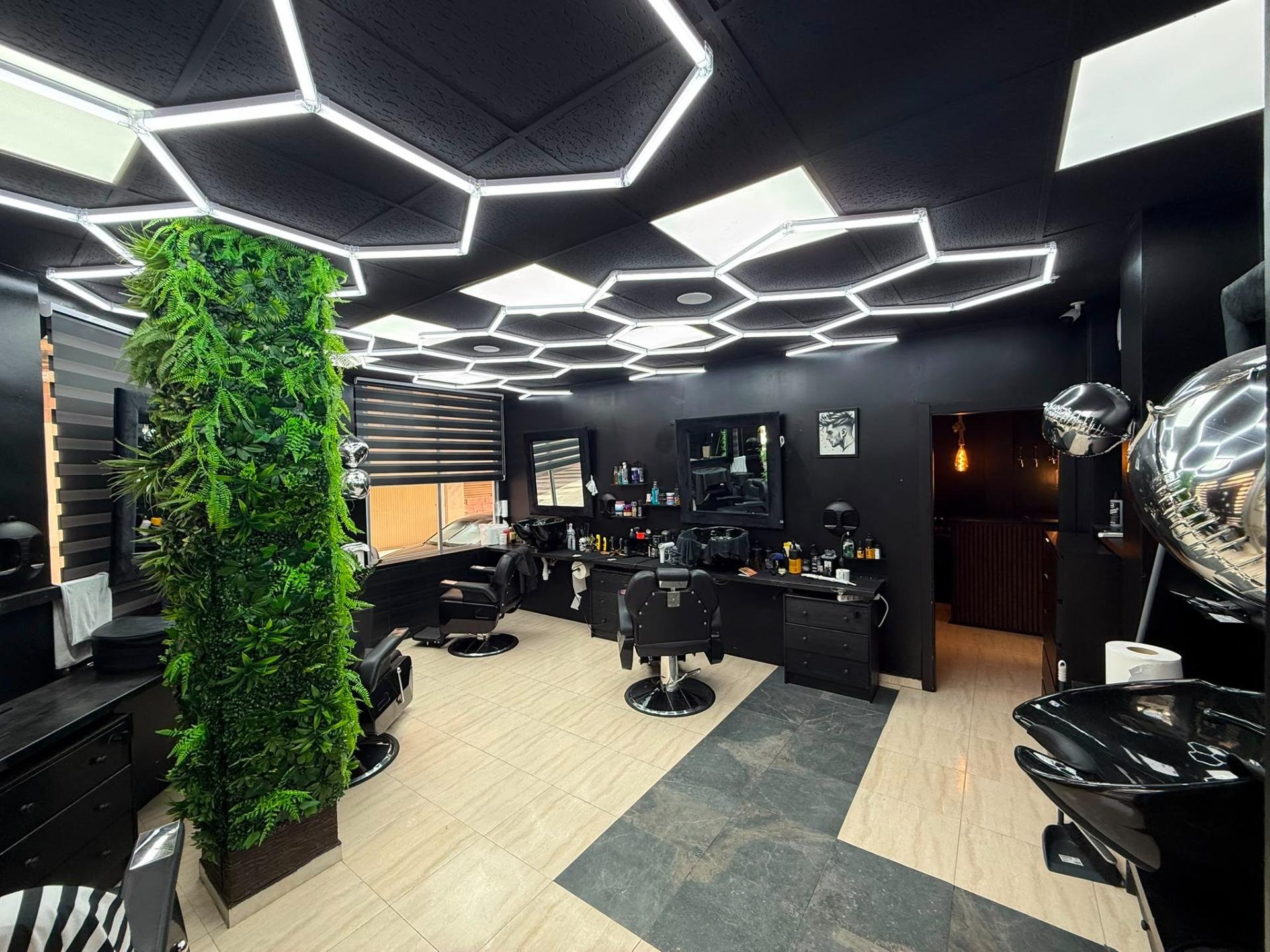 Propiedad comercial en Alicante, España 77 m2 No. 183103