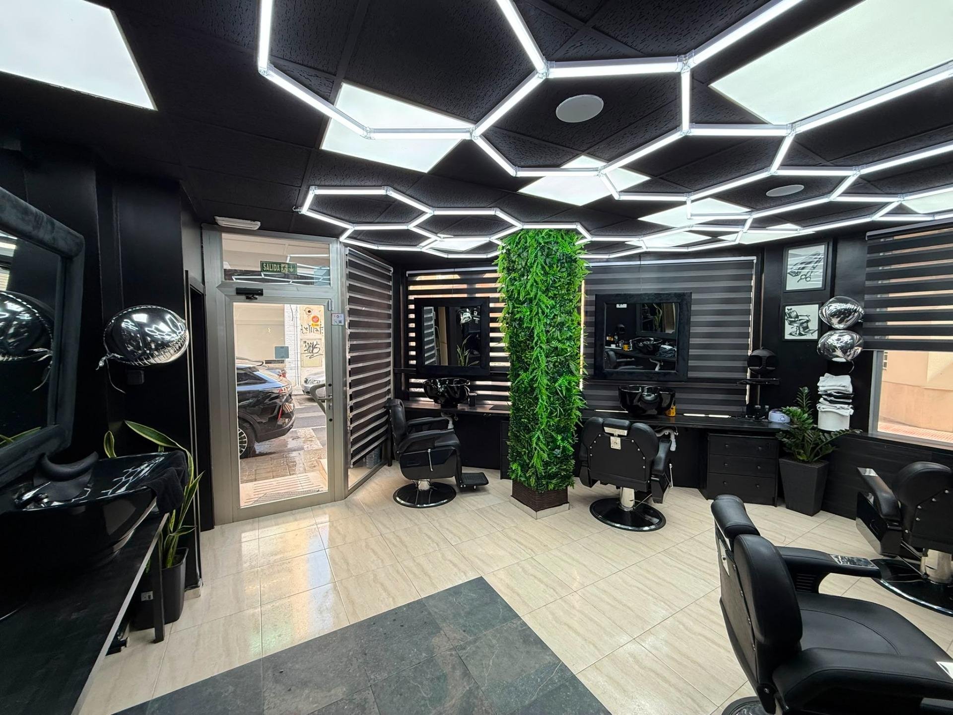 Propiedad comercial en Alicante, España 77 m2 No. 183103