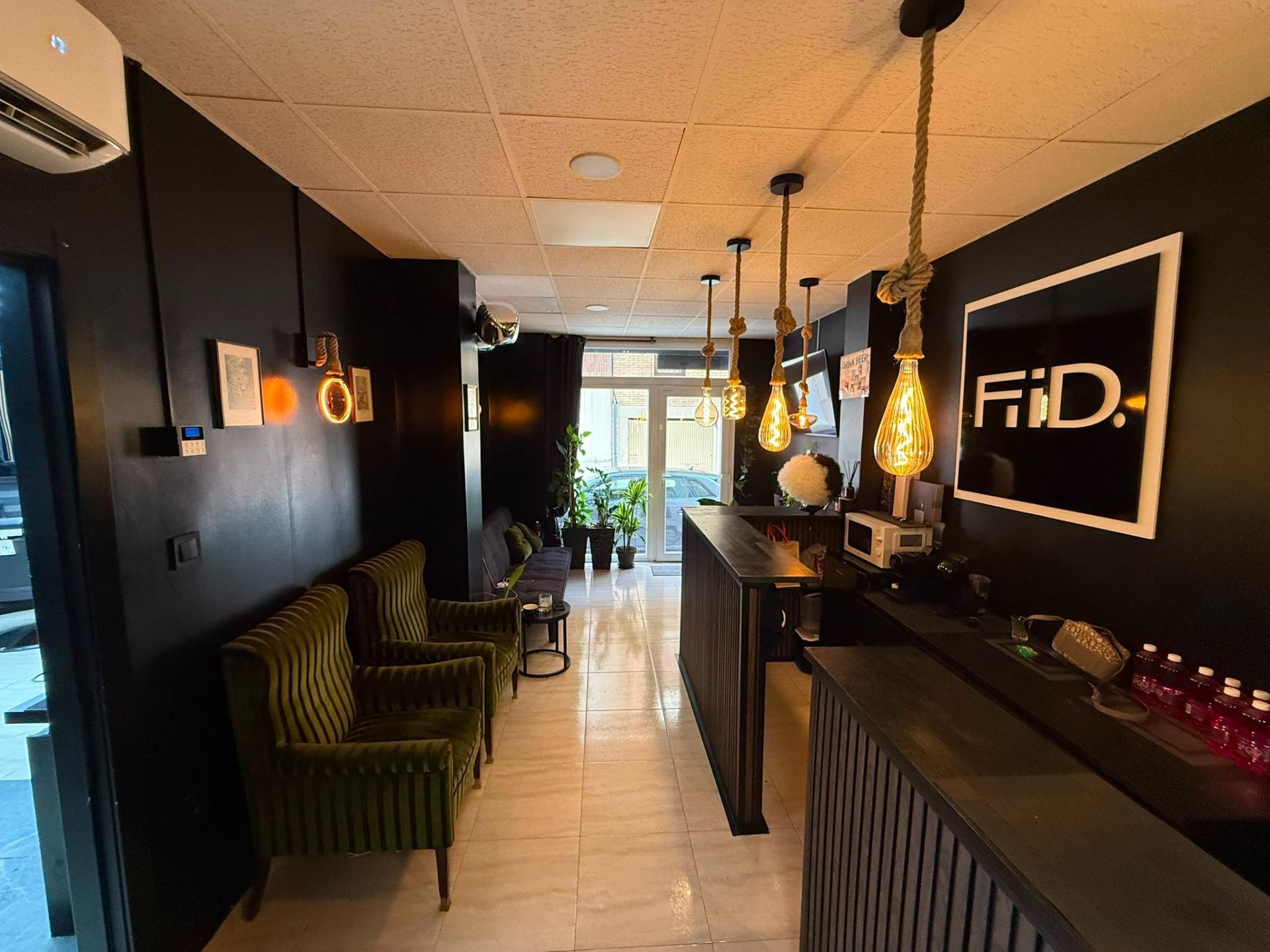 Propiedad comercial en Alicante, España 77 m2 No. 183103