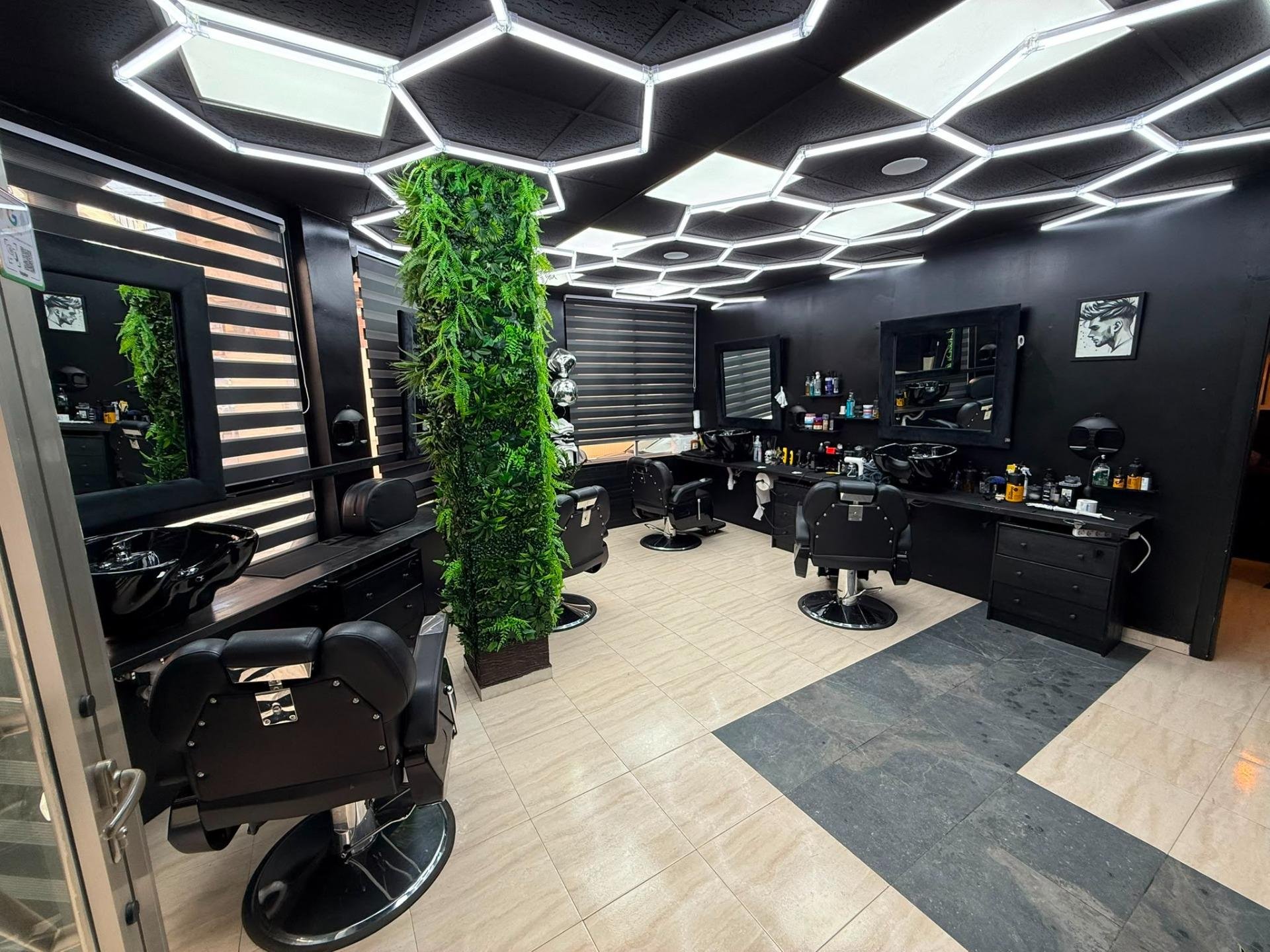 Propiedad comercial en Alicante, España 77 m2 No. 183103