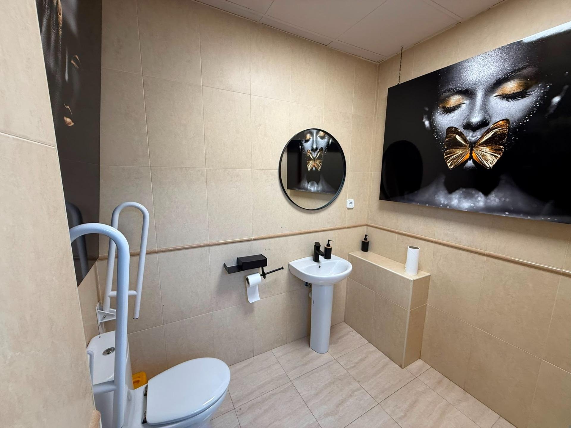 Propiedad comercial en Alicante, España 77 m2 No. 183103