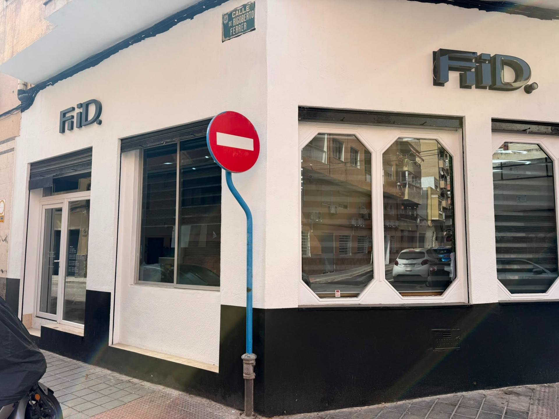 Propiedad comercial en Alicante, España 77 m2 No. 183103