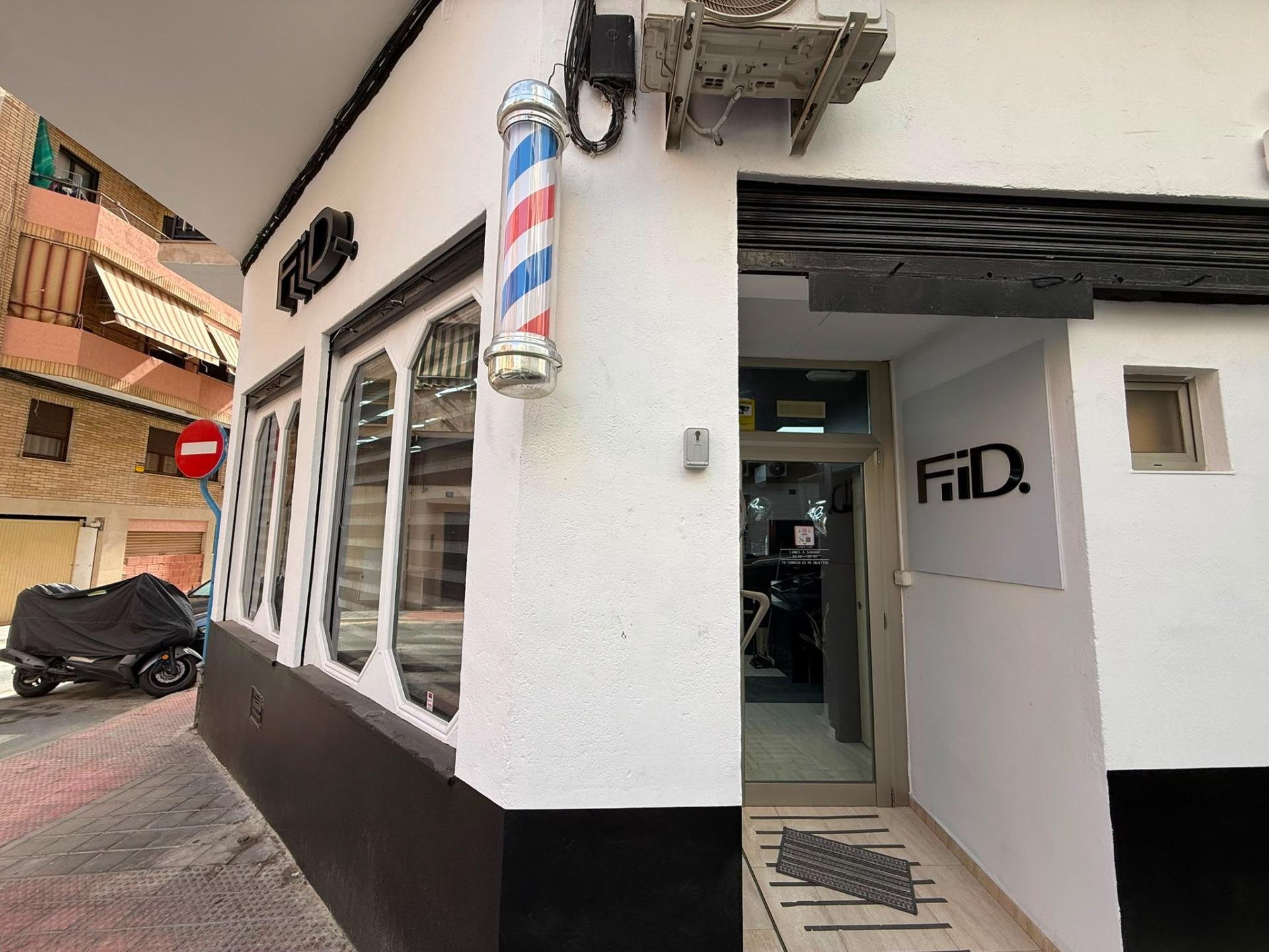 Propiedad comercial en Alicante, España 77 m2 No. 183103