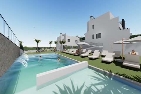 Kaupunkipientalo myytävänä Cox, Alicante, Espanja, 2 makuuhuonetta, 81 m2 No. 113311 - kuva 2