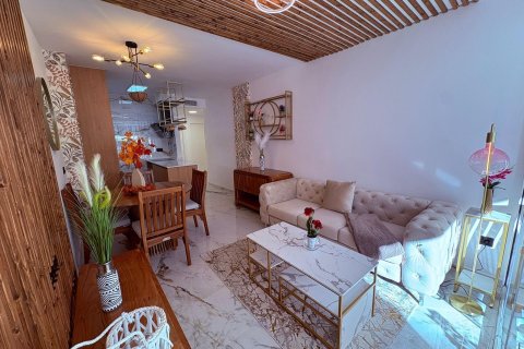 Huoneisto myytävänä Torrevieja, Alicante, Espanja, 1 makuuhuone, 54 m2 No. 192273 - kuva 2