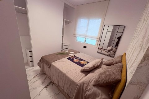 Huoneisto myytävänä Torrevieja, Alicante, Espanja, 1 makuuhuone, 54 m2 No. 192273 - kuva 30