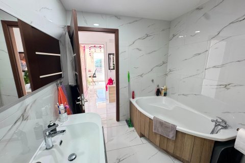 Huoneisto myytävänä Torrevieja, Alicante, Espanja, 2 makuuhuonetta, 81 m2 No. 192274 - kuva 17