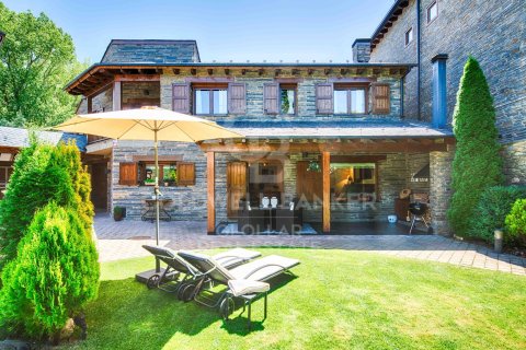 Dom w Girona, Hiszpania 4 sypialnie, 193 mkw. nr 158314