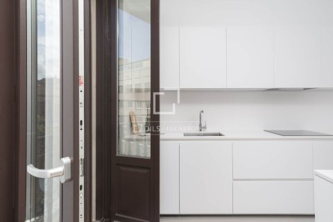 Apartment for sale in Barcelona, Spain 2 bedrooms, 93 sq.m. No. 167585 - photo 11