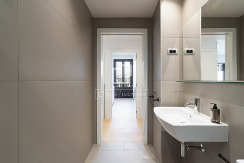 Apartment for sale in Barcelona, Spain 2 bedrooms, 93 sq.m. No. 167585 - photo 16