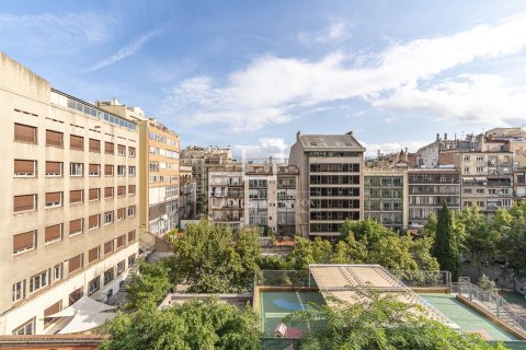Apartment for sale in Barcelona, Spain 2 bedrooms, 93 sq.m. No. 167585 - photo 9