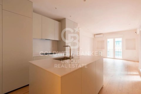 Apartment à Madrid, Espagne 3 chambres, 112 m2 No. 178466