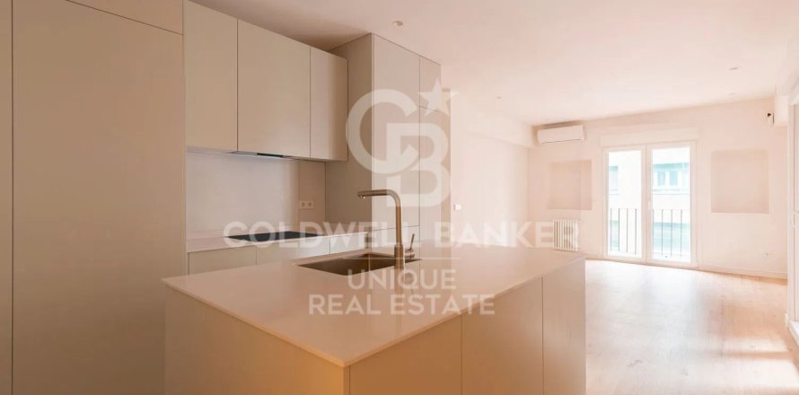 Apartment à Madrid, Espagne 3 chambres, 112 m2 No. 178466