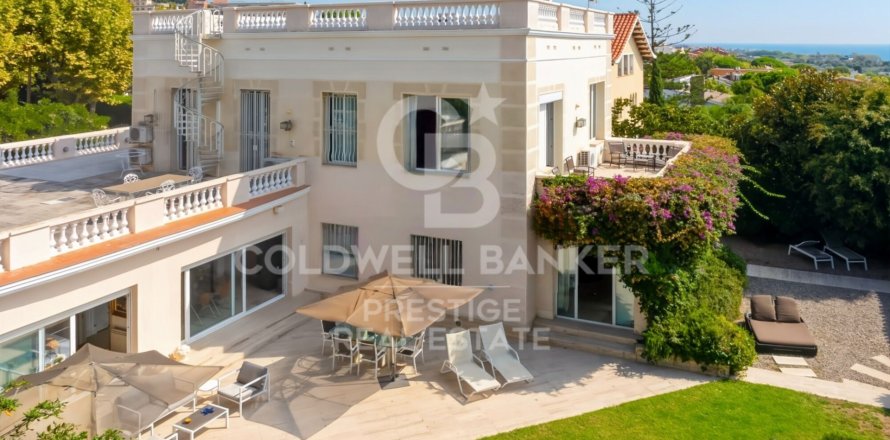 Villa à El Masnou, Barcelona, Espagne 7 chambres, 481 m2 No. 178461