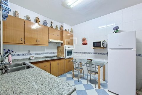 Apartament w Vilanova i la Geltru, Barcelona, Hiszpania 5 sypialni, 161 mkw. nr 150577 – zdjęcie 12