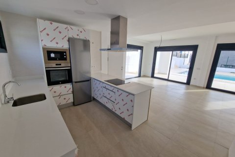 Villa till salu i Manilva, Malaga, Spanien 4 sovrum, 184 kvm. Nr. 162738 - foto 6