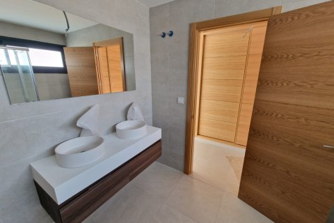 Villa till salu i Manilva, Malaga, Spanien 4 sovrum, 184 kvm. Nr. 162738 - foto 12