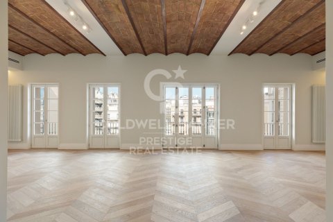 Kattohuoneisto Barcelona, Espanja 3 makuuhuonetta, 220 m2 No. 159529