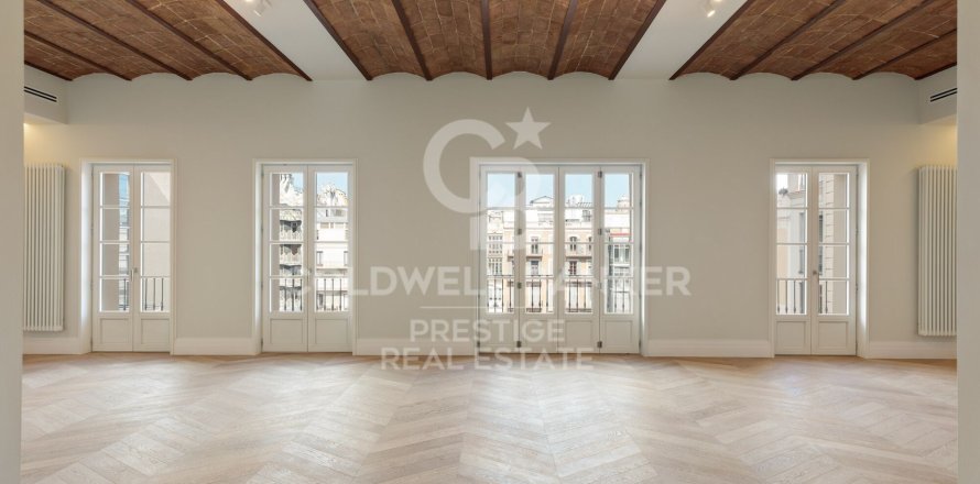 Penthouse in Barcelona, Spain 3 bedrooms, 220 sq.m. No. 159529