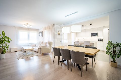 Apartment à Valencia, Espagne 3 chambres, 128 m2 No. 179139