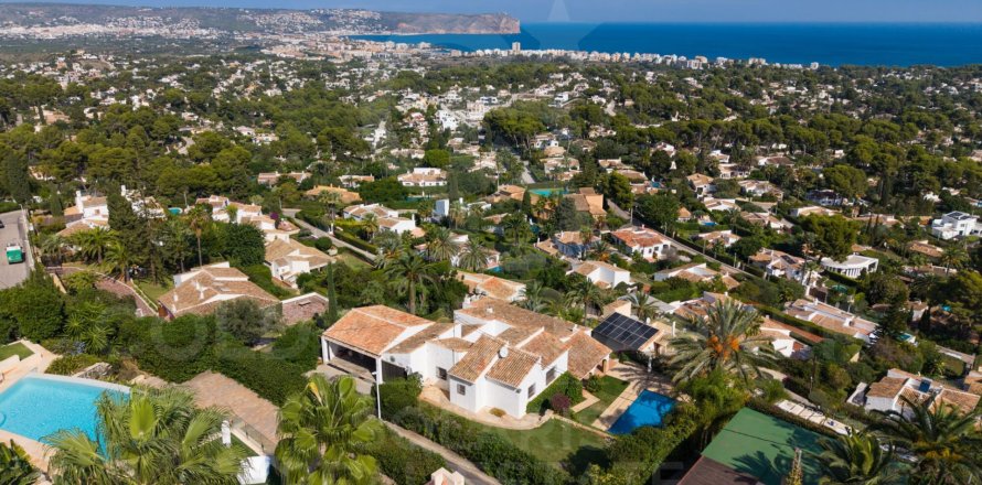 Villa in Javea, Alicante, Spain 4 bedrooms, 325 sq.m. No. 157514