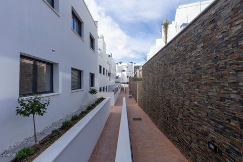 Apartment for rent Marbella, Malaga, Spain 3 bedrooms, 140 sq.m. No. 107045 - photo 21
