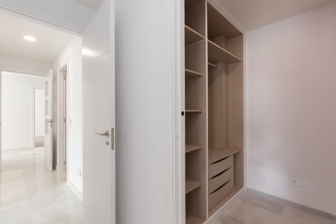 Apartment for rent Marbella, Malaga, Spain 3 bedrooms, 140 sq.m. No. 107045 - photo 5