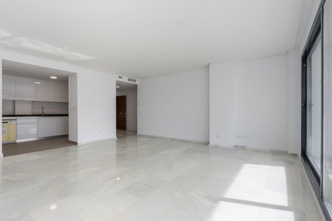 Apartment for rent Marbella, Malaga, Spain 3 bedrooms, 140 sq.m. No. 107045 - photo 11