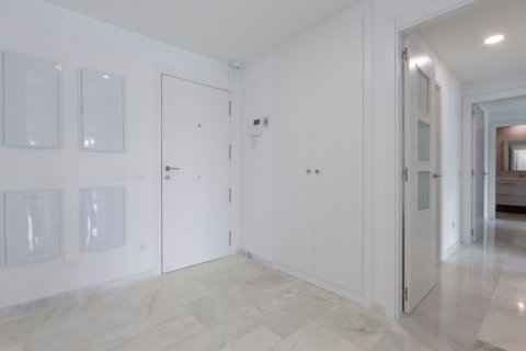 Apartment for rent Marbella, Malaga, Spain 3 bedrooms, 140 sq.m. No. 107045 - photo 18