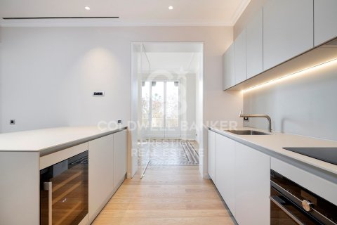 Apartment à vendre à Barcelona, Espagne, 3 chambres, 188 m2 No. 159449 - photo 16