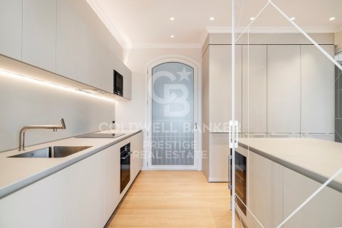 Apartamento en venta en Barcelona, España 3 dormitorios, 188 m2 No. 159449 - foto 2