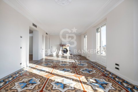 Продажа квартиры в Барселона, Испания 3 спальни, 184м2 №159450 - фото 2