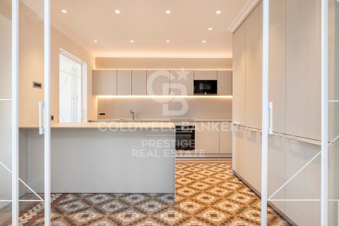 Продажа квартиры в Барселона, Испания 3 спальни, 184м2 №159450 - фото 5