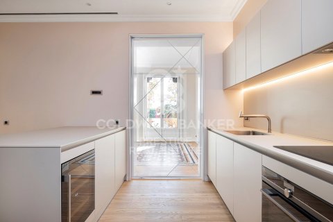 Huoneisto myytävänä Barcelona, Espanja, 3 makuuhuonetta, 183 m2 No. 159451 - kuva 11