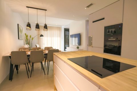 Huoneisto myytävänä San Pedro del Pinatar, Murcia, Espanja, 3 makuuhuonetta, 79 m2 No. 145580 - kuva 3