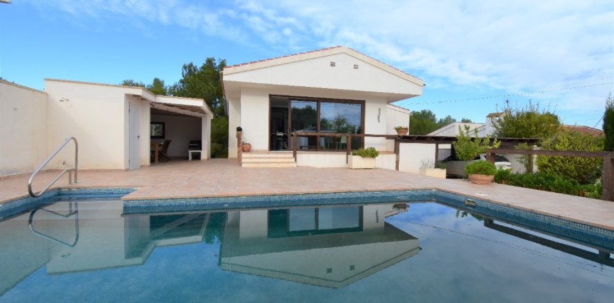 Villa in Pinar De Campoverde, Alicante, Spain 4 bedrooms, 150 sq.m. No. 145574