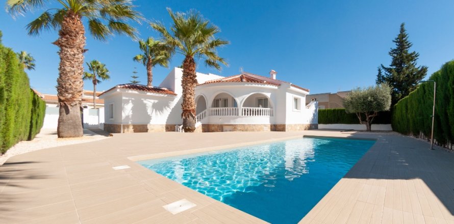 Вилла в Сьюдад Кесада, Аликанте, Испания 3 спальни, 130м2 №145576