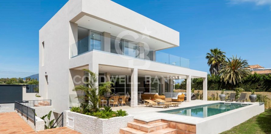 Villa i Marbella, Malaga, Spanien 5 sovrum, 450 kvm. Nr. 159441