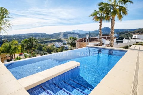 Villa for sale in Benahavis, Malaga, Spain 4 bedrooms, 289 sq.m. No. 159440 - photo 2
