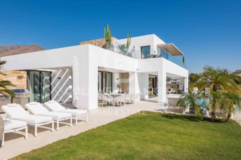 Villa for sale in Estepona, Malaga, Spain 5 bedrooms, 413 sq.m. No. 159442 - photo 9