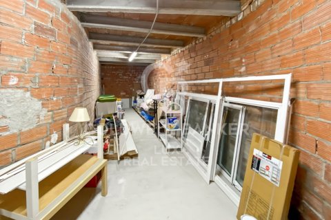 House for sale in Palau-saverdera, Girona, Spain 3 bedrooms, 233 sq.m. No. 159439 - photo 25